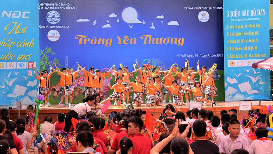 Hội Cứu trợ trẻ em khuyết tật thành phố Hà Nội tổ chức liên hoan “Trung thu trăng yêu thương”