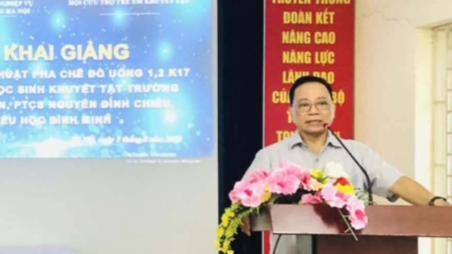 Ông Nguyễn Kim Hoàng, Chủ tịch Hội CTTEKT Thành phố Hà Nội phát biểu khai giảng lớp học